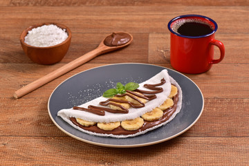 Tapioca filled with hazelnut cream and banana slices