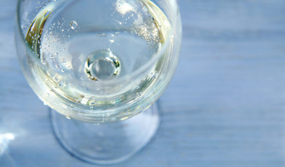 glas of white wine