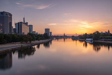 Fototapeta na wymiar Sonnenaufgang in Frankfurt am Main