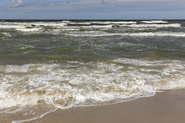Picturesque waves along the beach