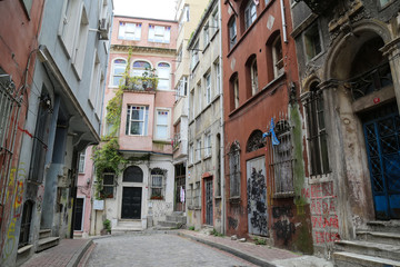 Fototapeta na wymiar old street and houses in the Balat from Turkey.
