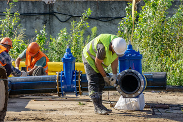 Installation of the pipeline at the construction site