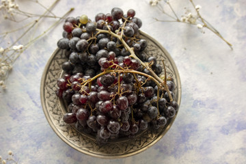 Grapes in a bowl flat lay