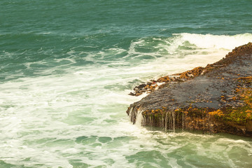 Olas en la costa Perú