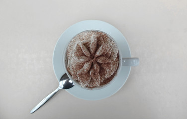 Cappuccino mit Kakaopulver - Stockfoto