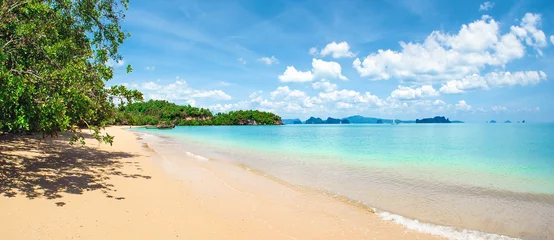 Foto auf Acrylglas Tropischer Strand Blue sea, blue sky and paradise tropical beach