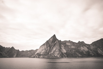 Montagne aux îles Lofoten en Norvège
