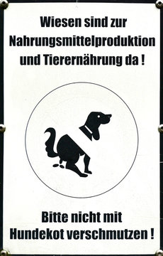 Fotos Lizenzfreie Bilder Grafiken Vektoren Und Videos Von Hundekot Adobe Stock