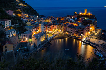 Fototapeta premium Vernazza, Italy at night