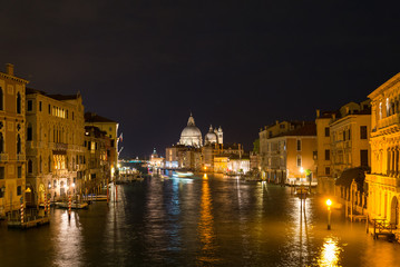Obraz premium Night view of grand canal in Venice surrounded by Venetian Gothic architectures and Basilica di Santa Maria della Salute is the landmark.