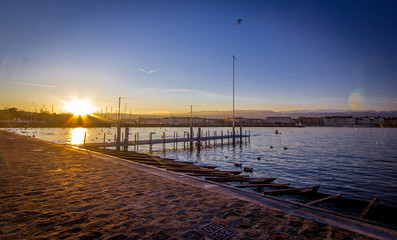 Fototapeta na wymiar Geneva's lake at sunset