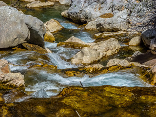 Fototapeta premium Rio Borosa en Parque Natural de Cazorla en Jaen, Andalucia, España