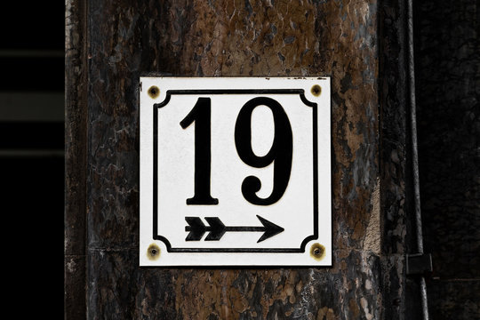 Hausnummer 19