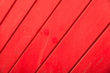 Obraz premium Close-up of a red wooden wall from the lining of a new house. Wooden background texture, back wooden background