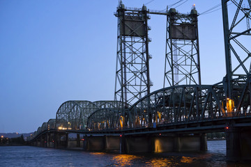 Arched sectional lifting Columbia River Interstate Bridge between Oregon and Washington