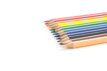 Цветные карандаши изолированные на белом фоне.