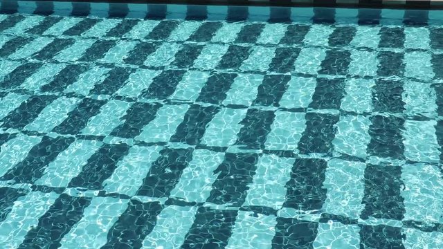 Geometric patterns through the water