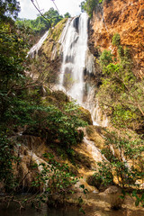 Obraz premium cascade du parc national erawan en thailande