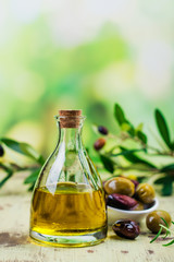 Obraz na płótnie Canvas Olive oil in a glass bottle