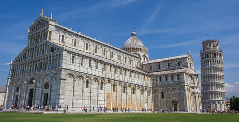 Fototapeta na wymiar Duomo and the leaning tower of Pisa, Italy