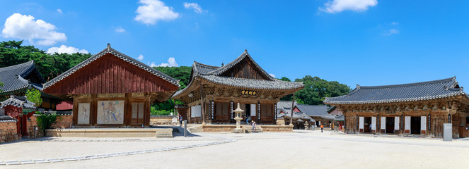 Daeungjeon, the Main Worship Hall, National Treasure #290 in Yangsan City
