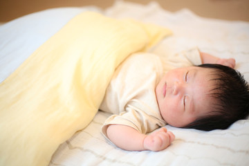 眠る赤ちゃん