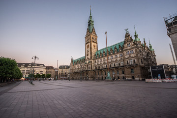 Obraz premium Hamburg City Hall is the seat of local government of the Free and Hanseatic City of Hamburg, Germany. Sunset.