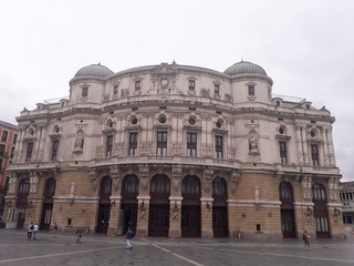 Fototapeta na wymiar Teatro Arriaga de Bilbao - Edificio neobarroco de finales del siglo XIX, obra del arquitecto Joaquín de Rucoba .