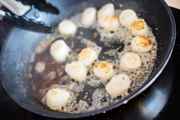 chef frying scallops