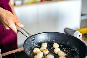 chef frying scallops