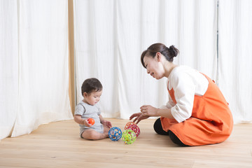 保育士と赤ちゃん