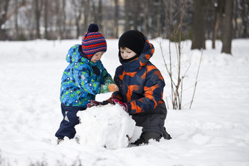 Brothers play winter games