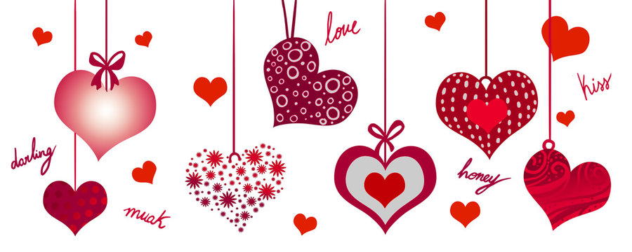 Banner alargado de corazones colgantes rojo, granate, naranjas con varias formas, tama&ntilde;os, texturas, patrones y elementos, palabras de amor y san valent&iacute;n sobre fondo blanco.