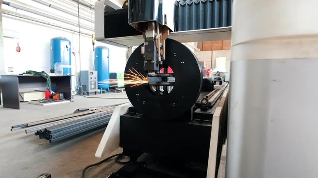 Grinding machine is cutting the pipe, a lot of sparks.