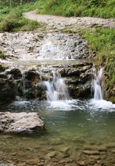 Piękny, naturalny wodospad w polskich Pieninach