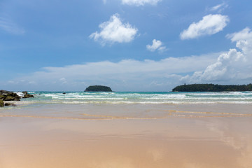 Fototapeta na wymiar clean and clear sea water with blue sky background at Kata beach, Phuket island of Thailand