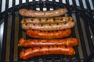 barbecue/merguez et chipolatas sur le grill 