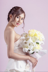 Naklejka premium Beauty portrait of bride wearing fashion wedding dress