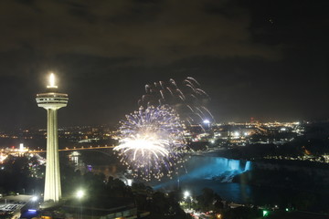 feux d'artifice à Niagara Falls