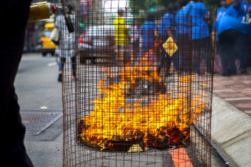 Chinese traditional religious practices, Zhongyuan Purdue, Chinese Ghost Festival, believers burned...
