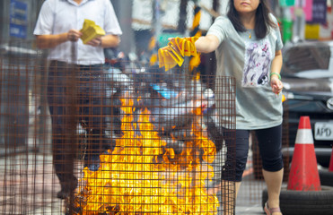 Chinese traditional religious practices, Zhongyuan Purdue, Chinese Ghost Festival, believers burned...