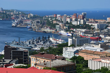 Obraz premium Russia. View of the summer Vladivostok 