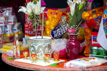 Chinese traditional religious practices, Zhongyuan Purdue, Chinese Ghost Festival, believers burn incense and pray