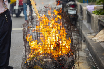 Chinese traditional religious practices, Zhongyuan Purdue, Chinese Ghost Festival, burning paper...