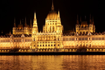 Fototapeta na wymiar hungarian parliament by night in budapest, hungary