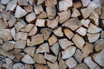 gestapeltes trocknendes holz