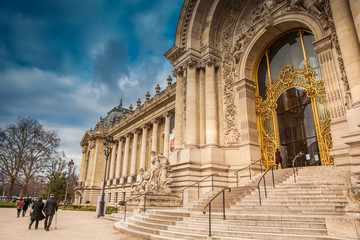 Obraz premium Petit Palais in a cloudy winter day just before spring