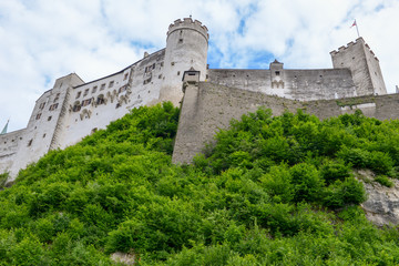 Obraz premium Famous Hohensalzburg fortress in the historic city of Salzburg, Austria