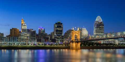 Fototapeta na wymiar Cincinnati skyline at night from across the Ohio River