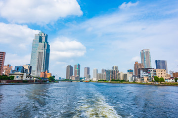 Fototapeta premium 隅田川沿いの高層マンション High-rise condominium in Tokyo